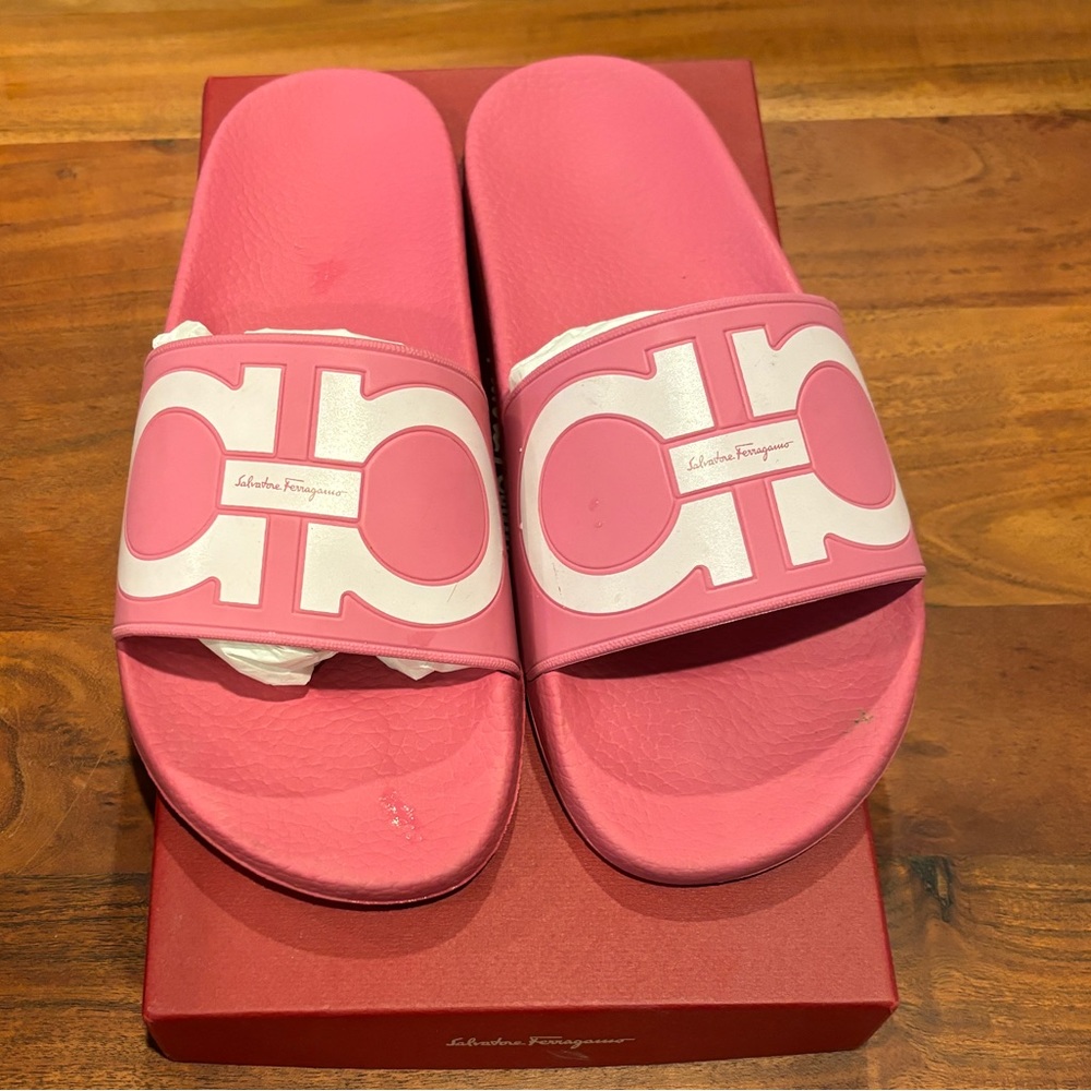 Ferragamo Women’s Rubber slides in Pink
